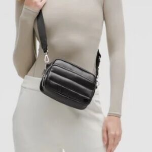 Lululemon everywhere crossbody 2L wunder puff bag